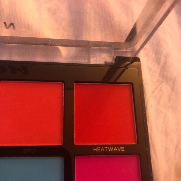 Profusion-NEON eye shadow palette - Picture 8 of 10